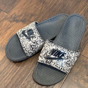 Nike Speckled Black and Gray Slide Sandals
